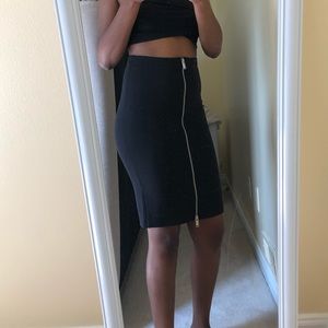Black fitted skirt